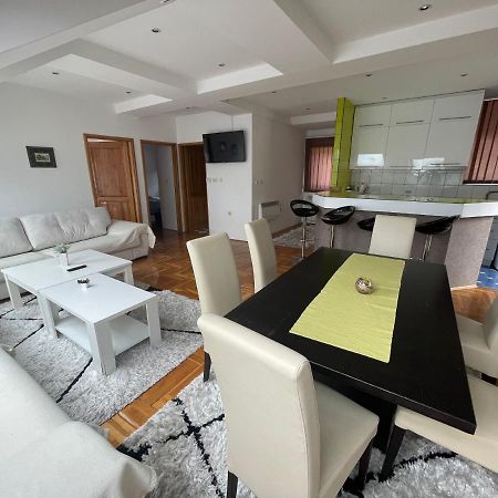 Casa Gialla Free Parking Сараево Екстериор снимка