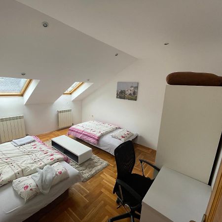 Casa Gialla Free Parking Сараево Екстериор снимка