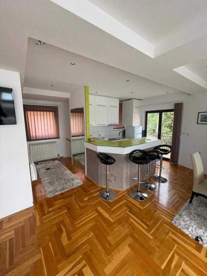 Casa Gialla Free Parking Сараево Екстериор снимка