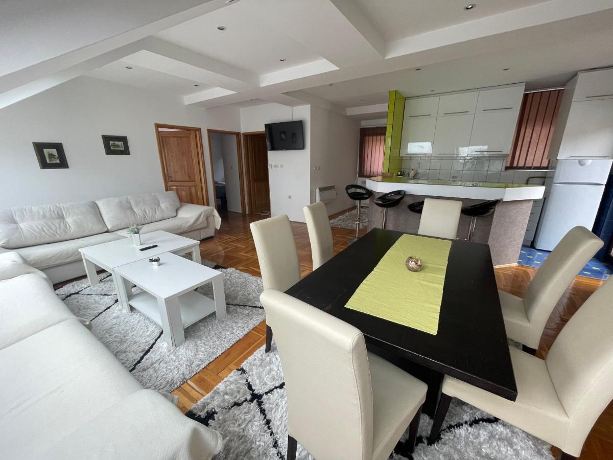 Casa Gialla Free Parking Сараево Екстериор снимка