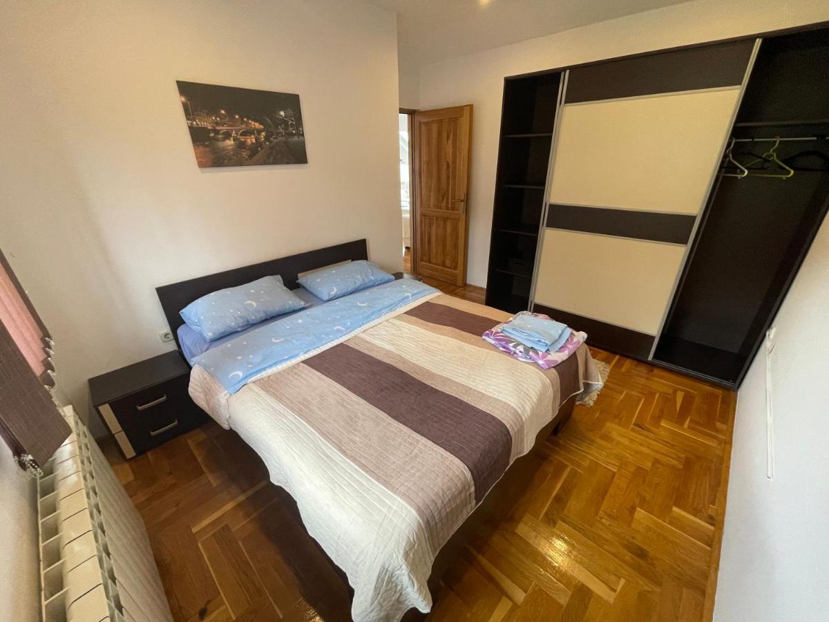 Casa Gialla Free Parking Сараево Екстериор снимка