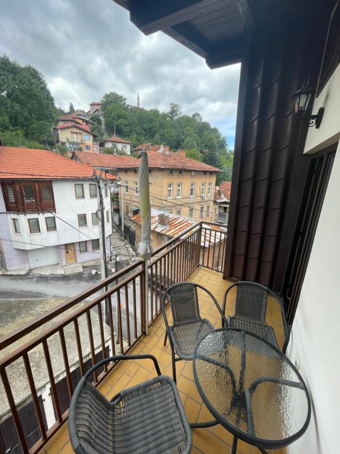 Casa Gialla Free Parking Сараево Екстериор снимка